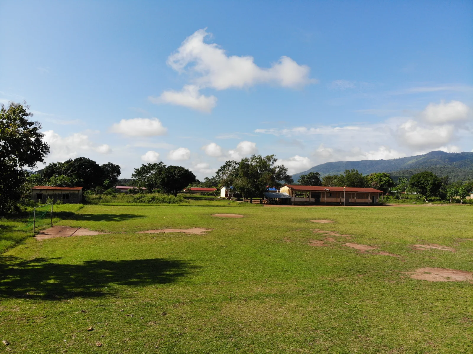 Terrain et bâtiments scolaires de Hanyigba-Duga en 2019.